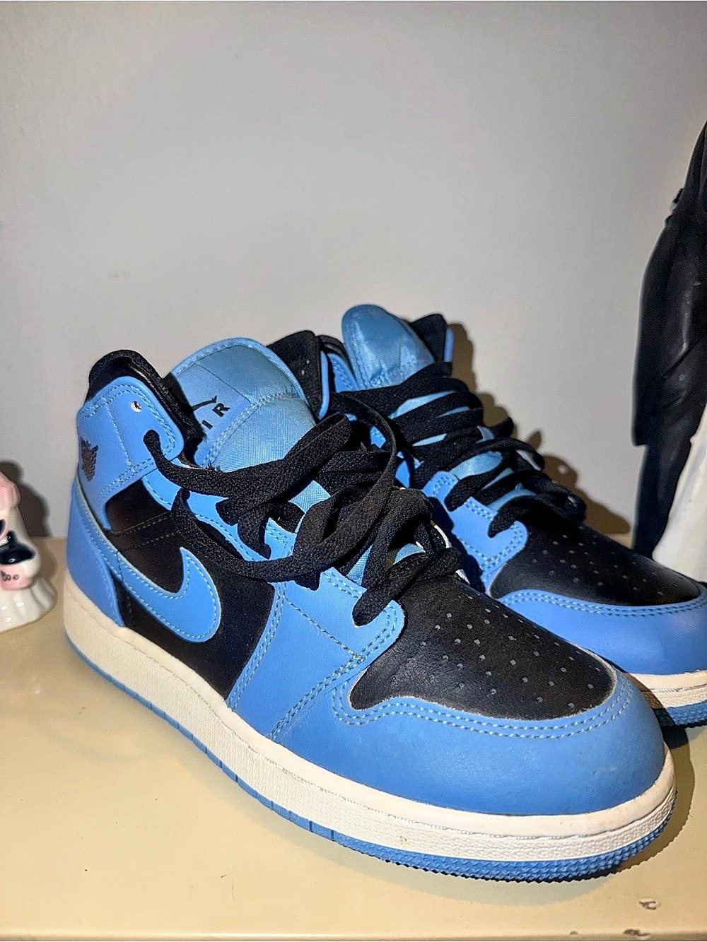 Nike Air Jordan 1 Mid Blue & Black Sneakers US 6.5Y never used.